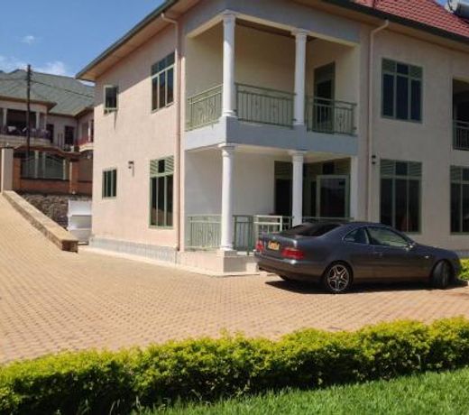 Room in House - Spacious double room muhazi MyPlace