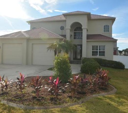 Ocean View Paradise - Steps away from the Beach Will Accommodate Up To 10 People including 1-3 Fa