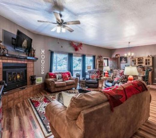 Gotch Eyed Moose, 3 Bedrooms, 3 bath, Pool and Tennis Access, Sleeps 10