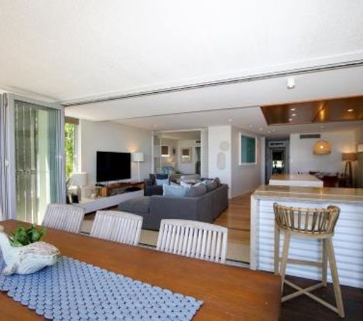 Waves 8 - Beachfront with pool
