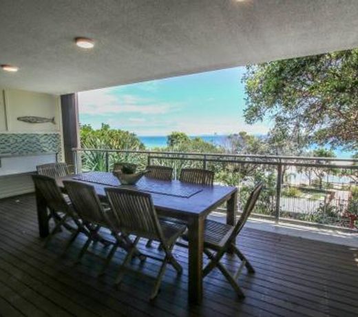 Waves 8 - Beachfront with pool