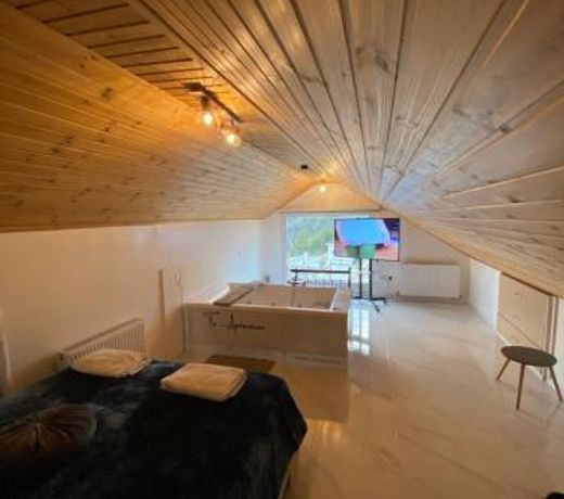 Aprosmeno Jacuzzi House 2