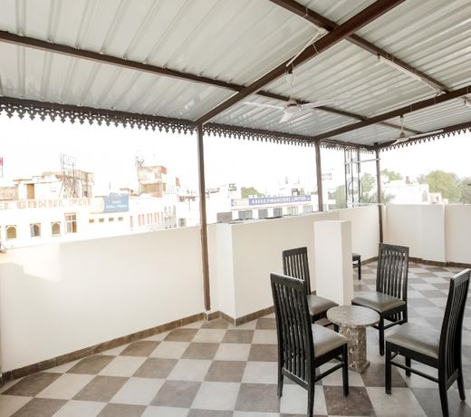 OYO 76661 Hotel Raj