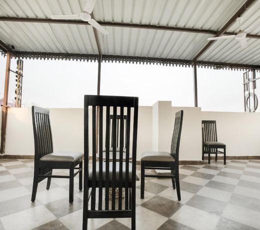 OYO 76661 Hotel Raj