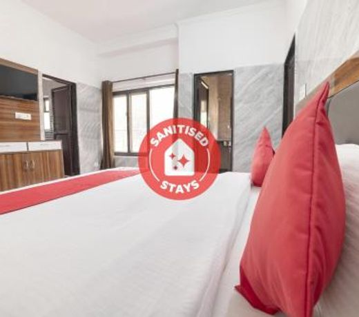 Vaccinated Staff- OYO Flagship 77050 Hotel Amar Leela