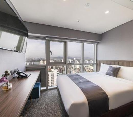 Layers Hotel Hadan