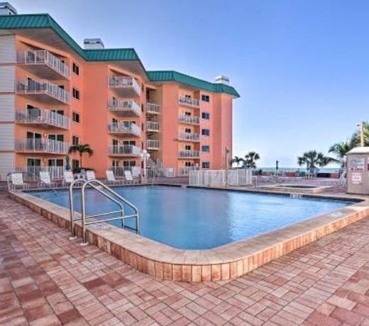 Beachfront Indian Shores Condo Pool, Hot Tub