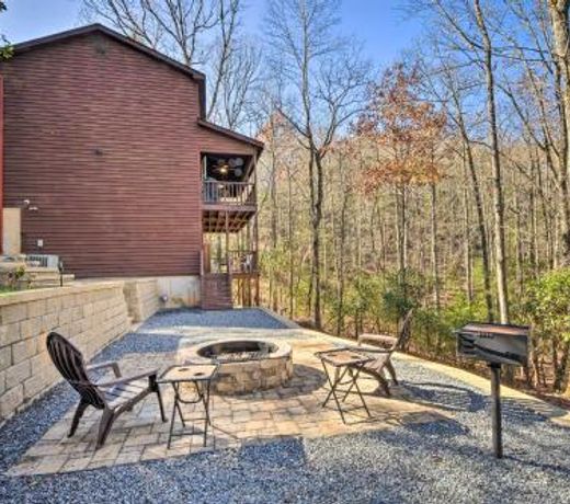 Family-Friendly Cabin about 1 Mile to Hike and Swim!