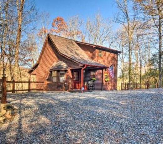 Family-Friendly Cabin about 1 Mile to Hike and Swim!