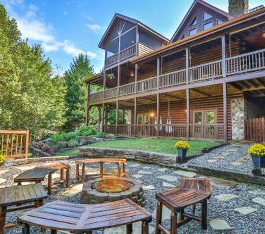Chateau Relaxeau Breathtaking Spacious Mountain Home on Paved Road