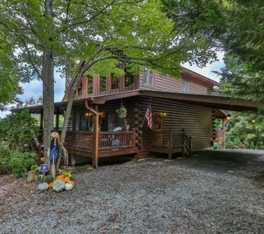 Chateau Relaxeau Breathtaking Spacious Mountain Home on Paved Road