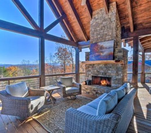 Luxe Mountain Getaway with Game Room and Hot Tub!