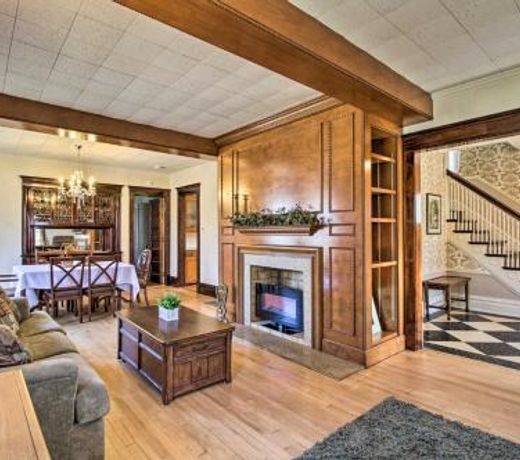 Appleton Getaway with Screened Porch and Yard!