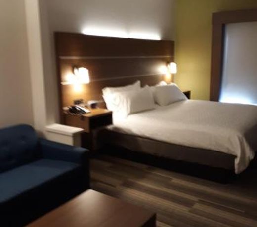 Holiday Inn Expess & Suites