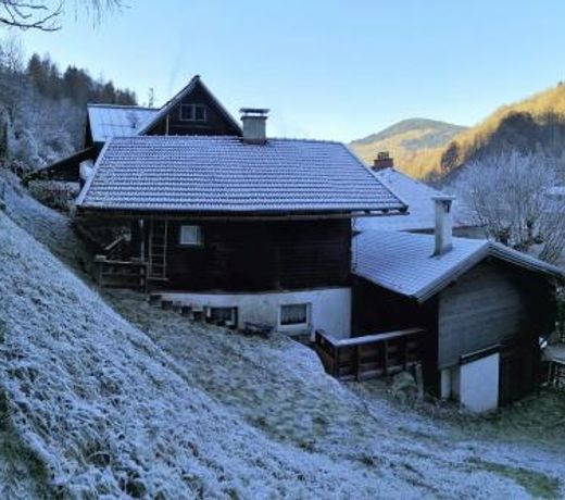 Obere Alpenhutte in Lend