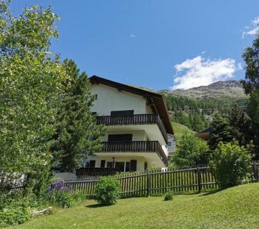 Ferienwohnung Pontresina - Chesa Andrea - Gartensitzplatz