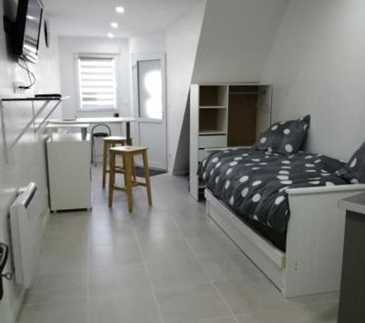 Deux studios centre village Loft ou cosy