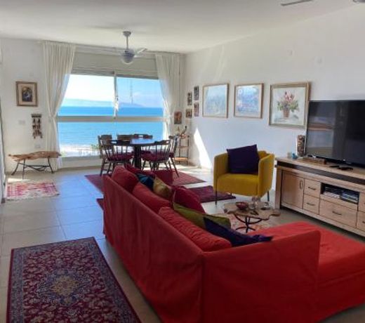 Acre sea view 11th floor apartment