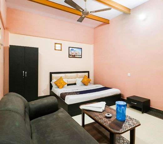 SPOT ON 77097 H R Paying Guest House
