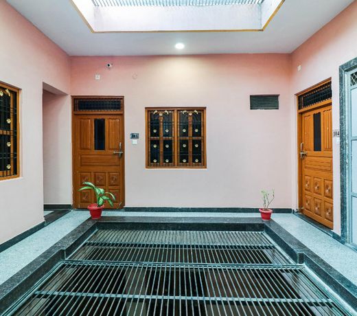 SPOT ON 77097 H R Paying Guest House