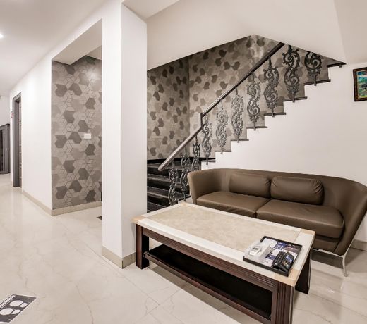Collection O 77161 Shalimar Bagh