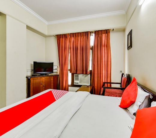 Vaccinated Staff - OYO 76778 Hotel Guru International