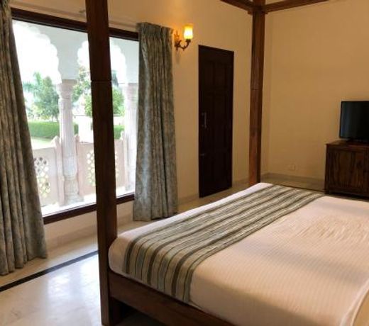 Hotel Raj Bagh Palace