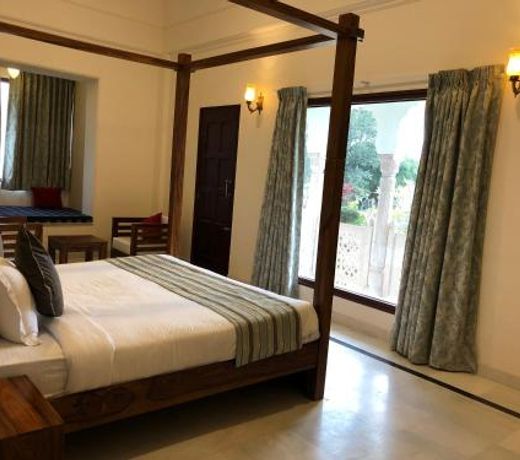 Hotel Raj Bagh Palace