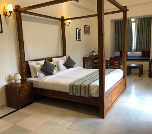Hotel Raj Bagh Palace