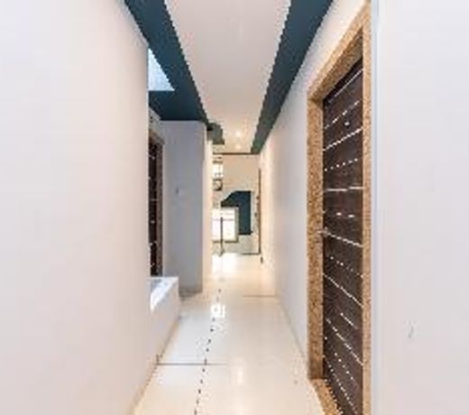 Vaccinated Staff - SilverKey Executive Stays 77177 Chikitsak Nagar