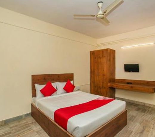 OYO Flagship 77157 Puttana Chetty Townhall