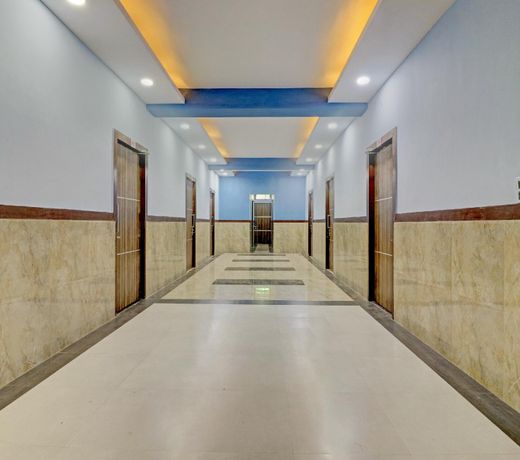 OYO ALG058 Kiran Palace