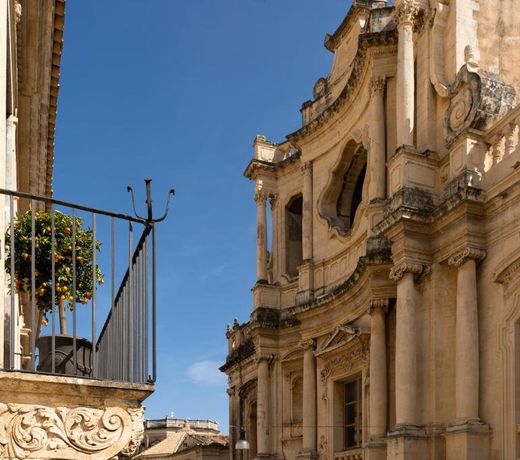 Q92 Noto Hotel