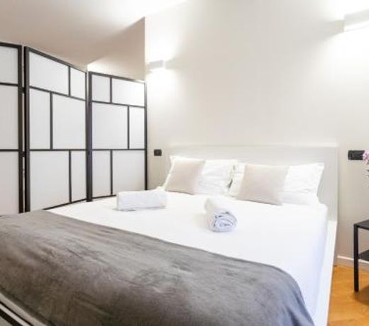 White Flat in Como City Center by Rent All Como
