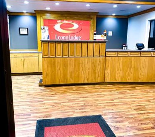 Econo Lodge Inn & Suites