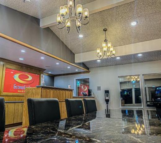 Econo Lodge Inn & Suites