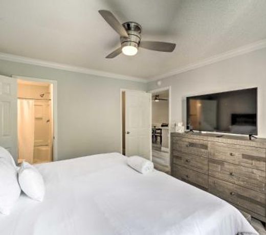 Updated Wilmington Retreat, 2 Miles to UNCW!
