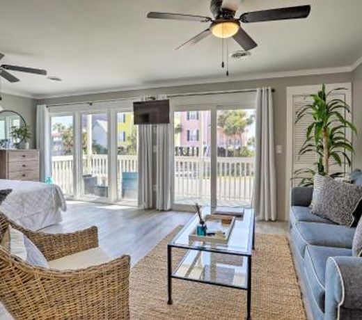 Updated Studio 1-Block Walk to Surfside Beach!