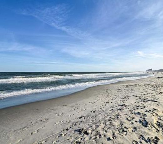 Updated Studio 1-Block Walk to Surfside Beach!