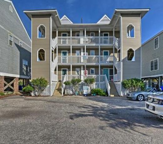 Updated Studio 1-Block Walk to Surfside Beach!