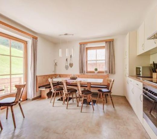 Attractive apartment in Hainzenberg with ski room