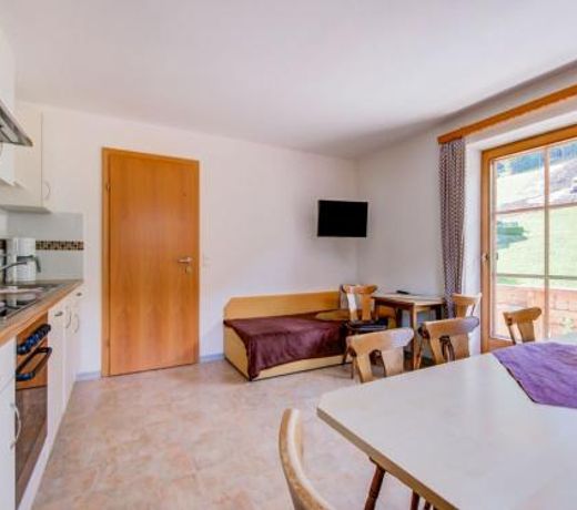 Attractive apartment in Hainzenberg with ski room