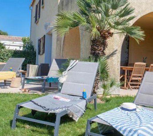 location de vacances Olivier jardin privatif et piscine chauffee partagee