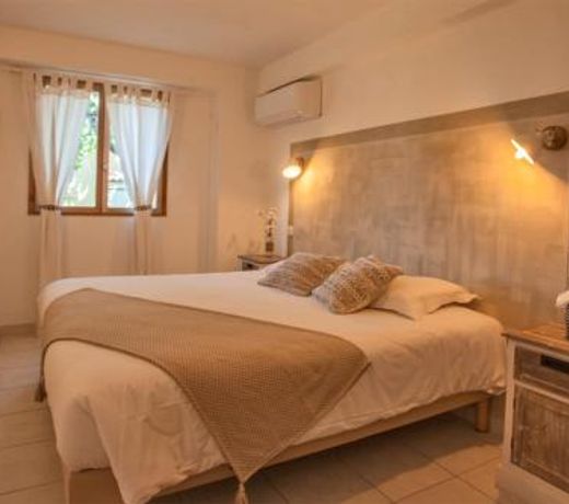 location de vacances Olivier jardin privatif et piscine chauffee partagee