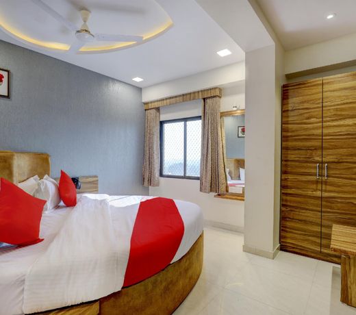 OYO 77355 Hotel Prince Inn