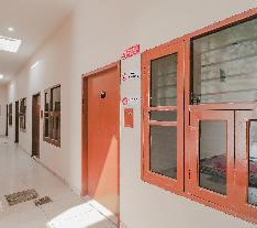 Vaccinated Staff - OYO 77316 Motel Moon Light