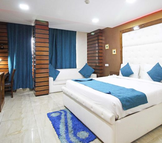 OYO 4964 Golden Oyster Suites