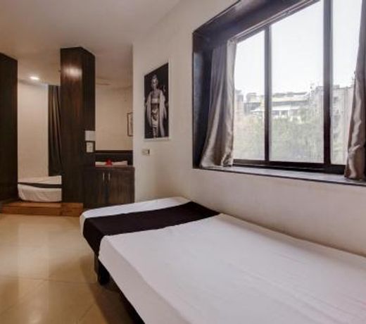 Capital O 77295 Hotel Bansidhar Bhuvan