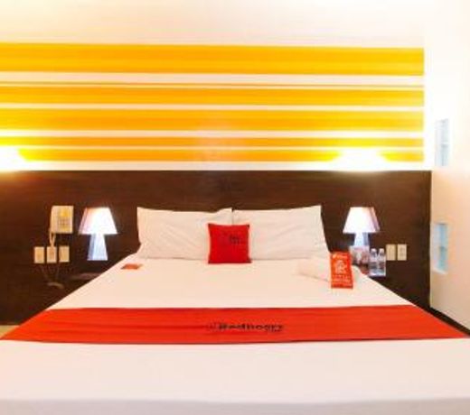 RedDoorz @ EL Runway Hotel Bulacan