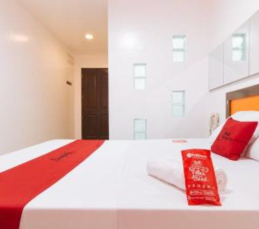 RedDoorz @ EL Runway Hotel Bulacan